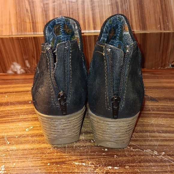 Earth Origins 8 black ankle boots 👢 - Picture 4 of 7